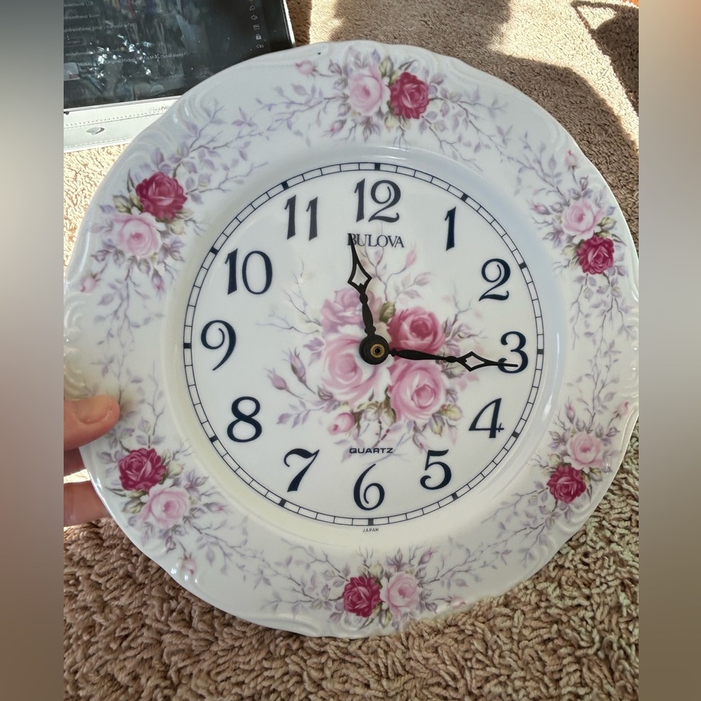 Bulova Quartz battery operated clock
